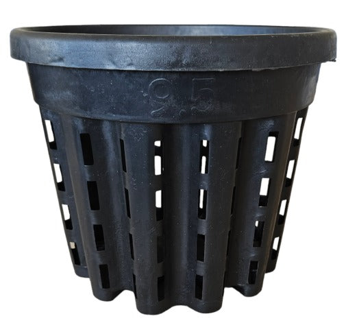 PC Plastics 9.5 litre plastic plant pot with drainage for indoor and outdoor gardening